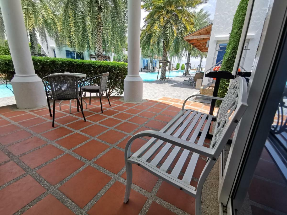 The Verona Villa Hua Hin Bagian luar foto