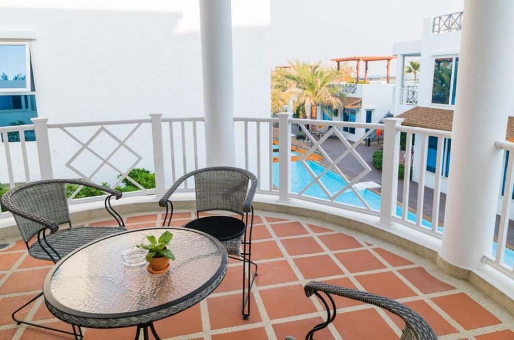 The Verona Villa Hua Hin Bagian luar foto